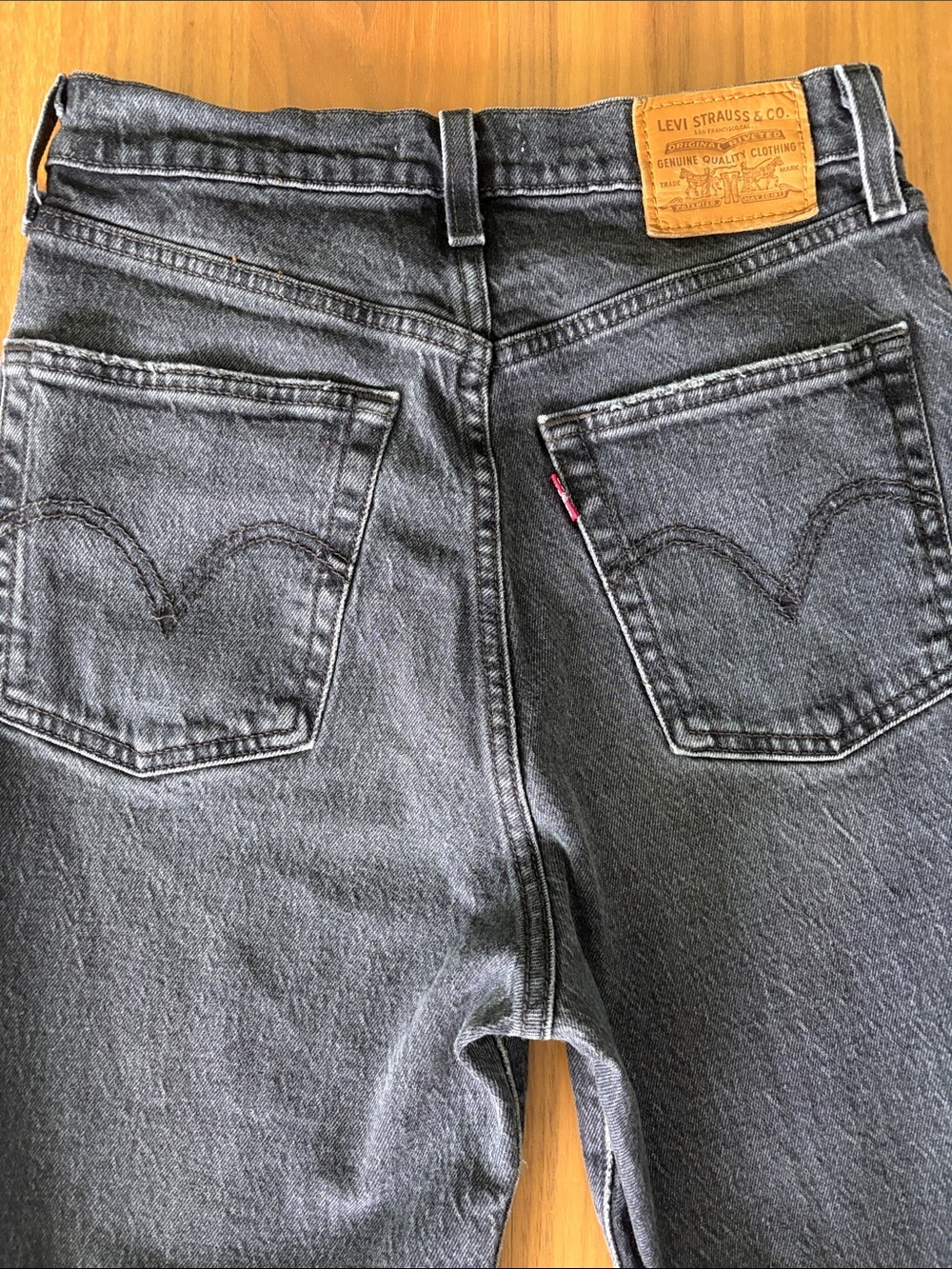 Levi’s Premium Ribcage Straight - Picture 4 of 9